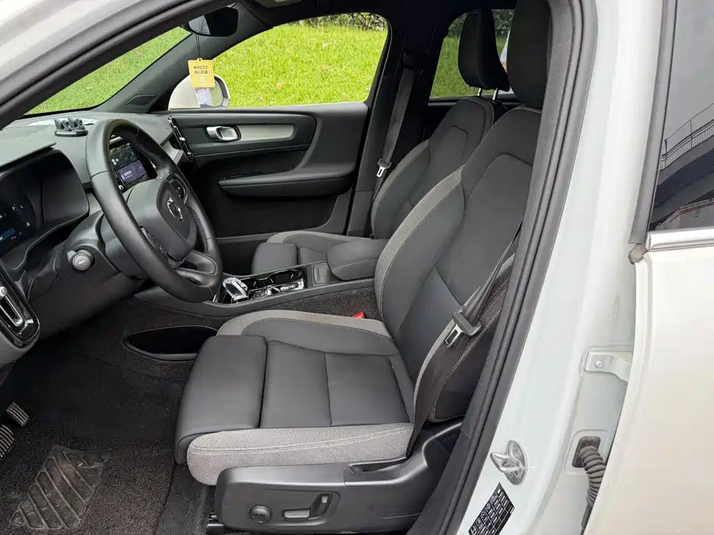 Volvo XC40 — миниатюра 8