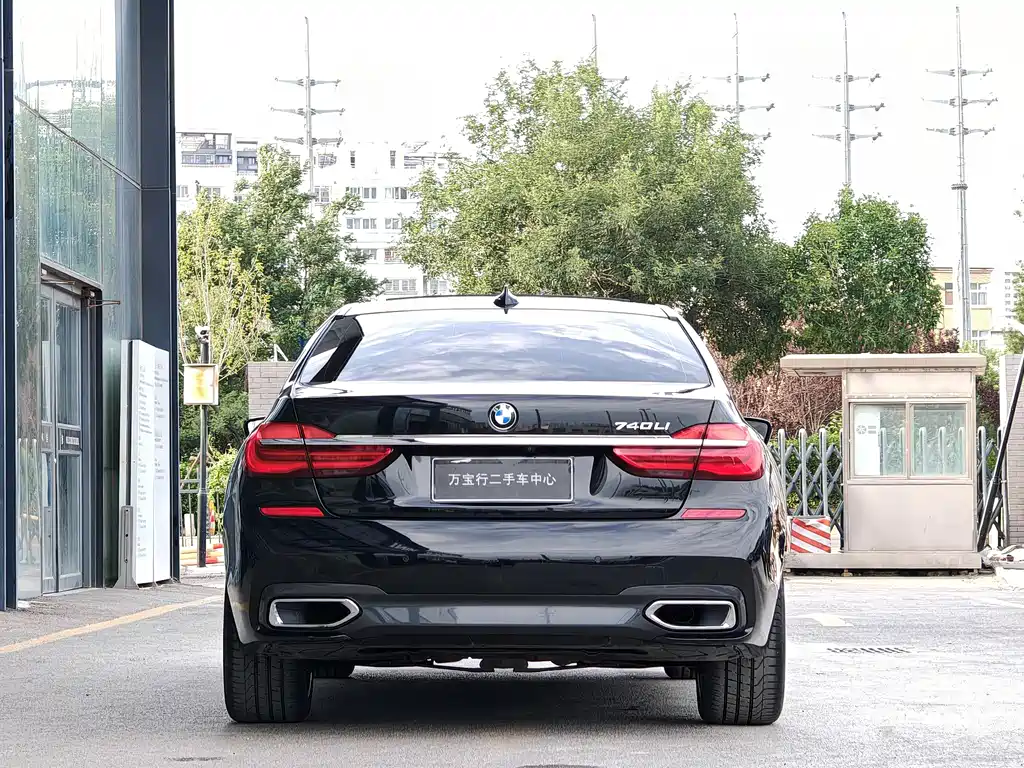 BMW 7 SERIES