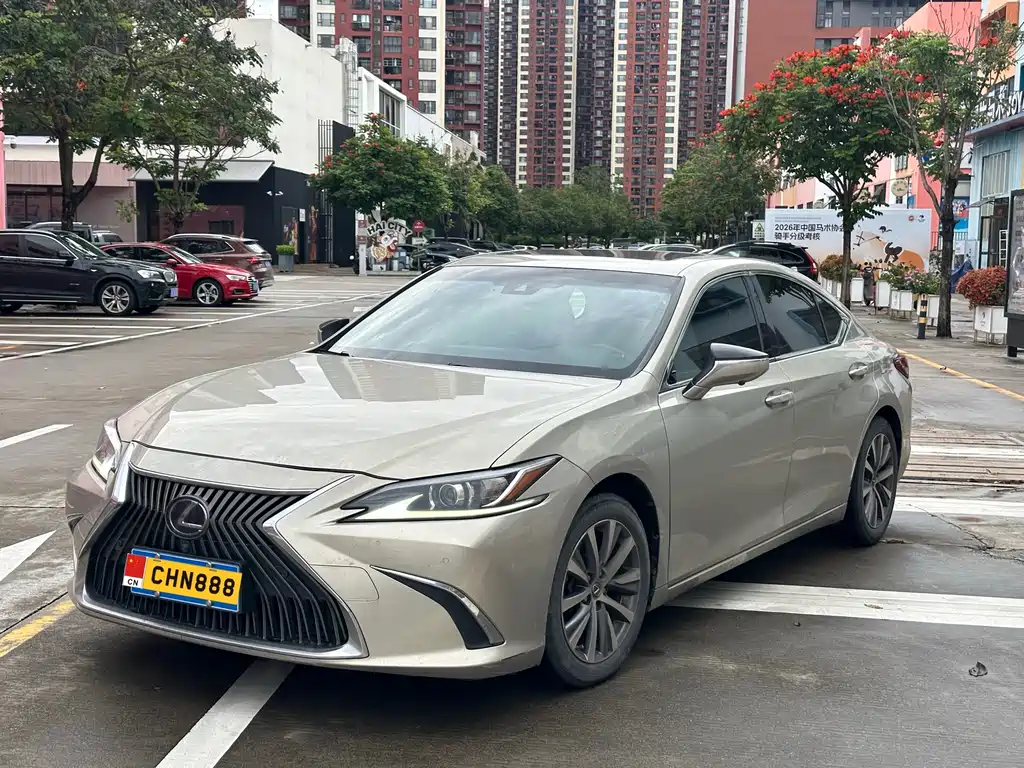 Купить Lexus ES