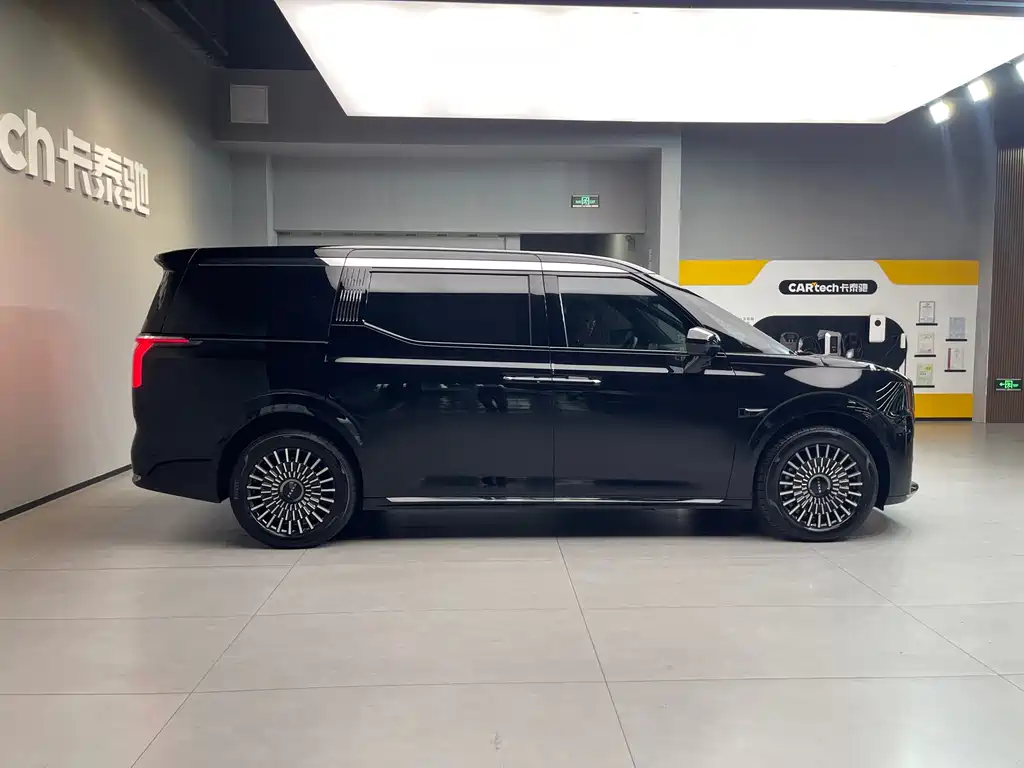 Zeekr 009 2024 мест Executive 108kWh