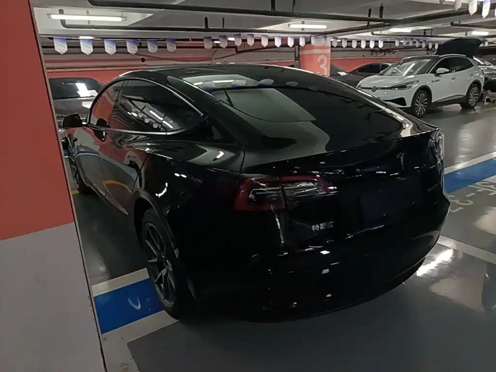 Tesla Model 3 — миниатюра 5