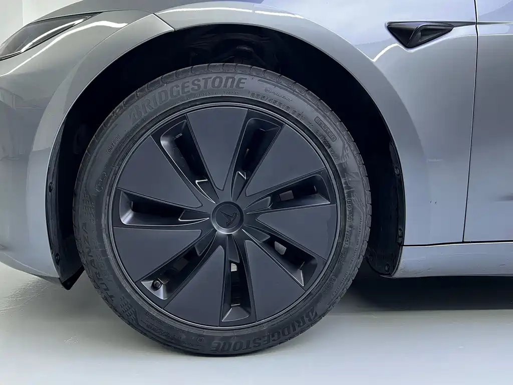 Tesla Model 3 — миниатюра 9