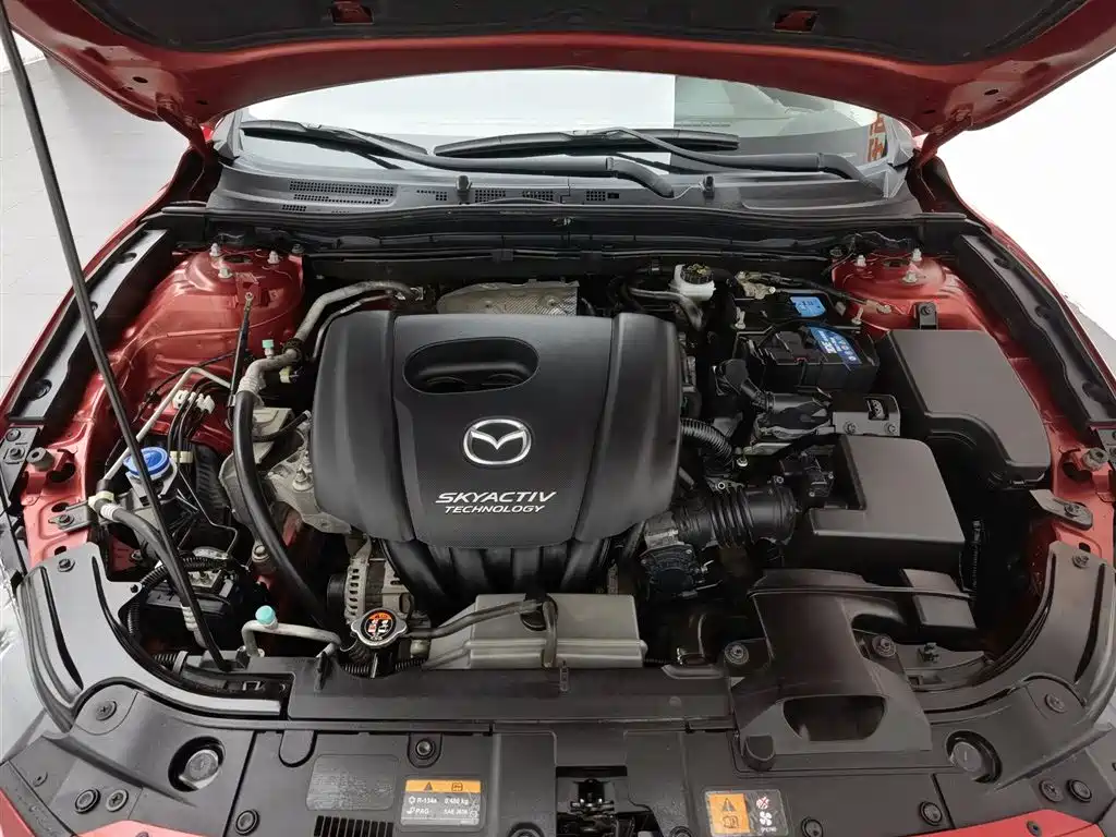 Mazda Mazda3 3 2016 1.5L AT Luxury
