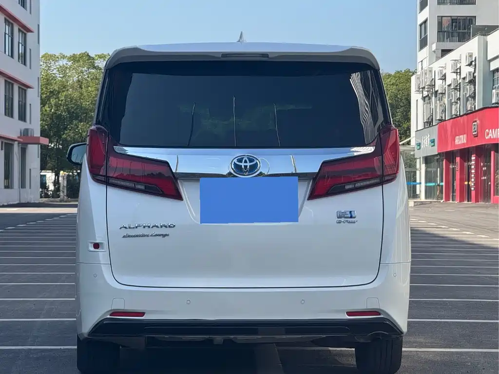 Toyota Alphard — миниатюра 6