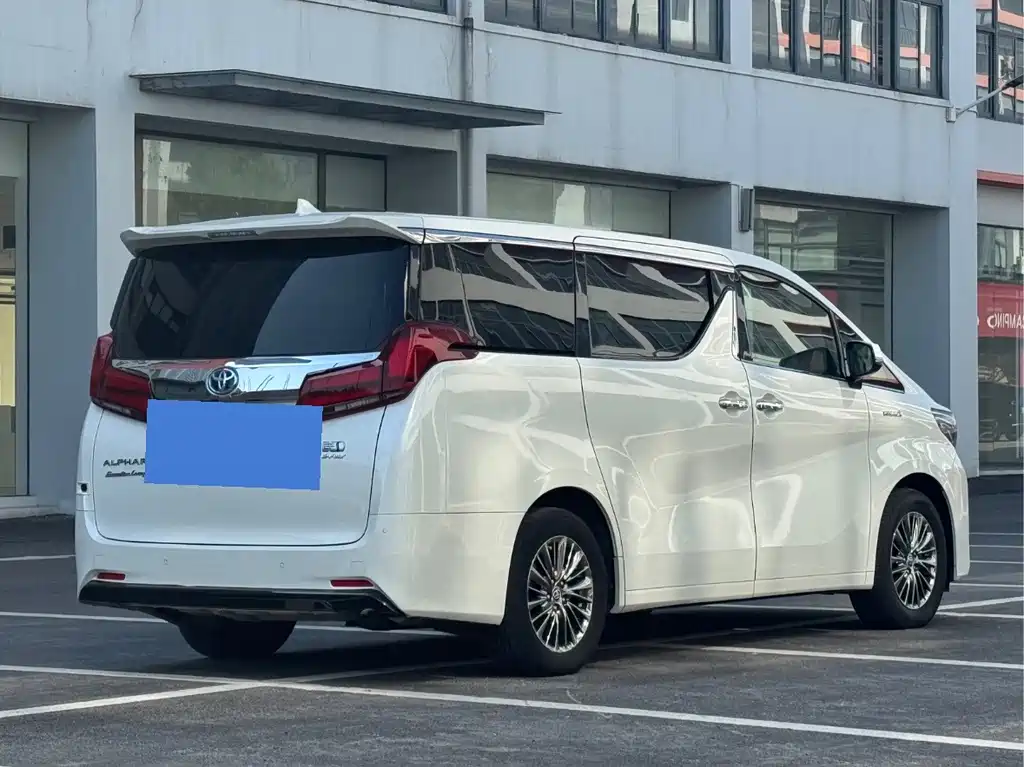 Toyota Alphard — миниатюра 7