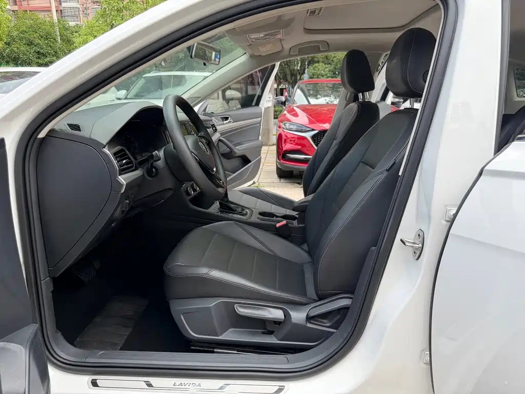 Volkswagen Lavida — миниатюра 4