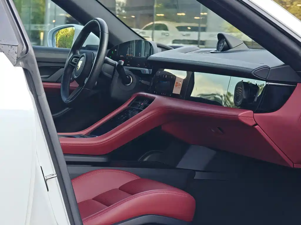 Porsche Taycan — миниатюра 7