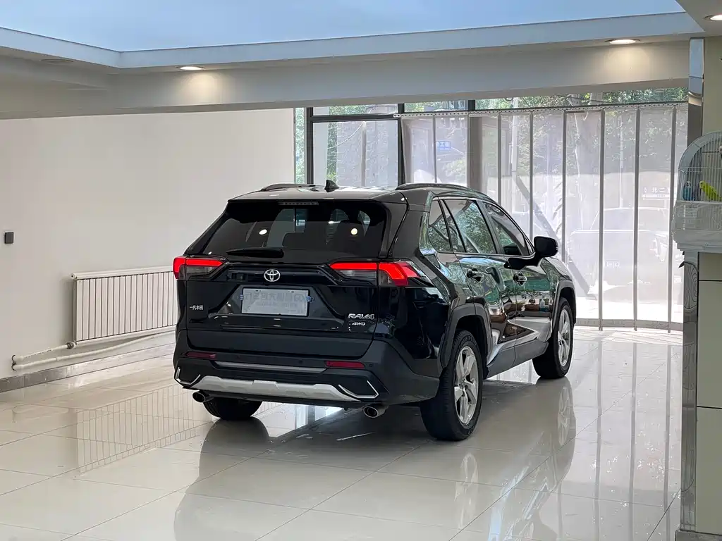 Toyota RAV4 — миниатюра 6