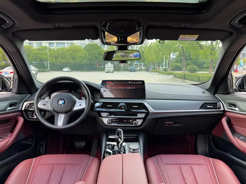 BMW 5 Series — миниатюра 8