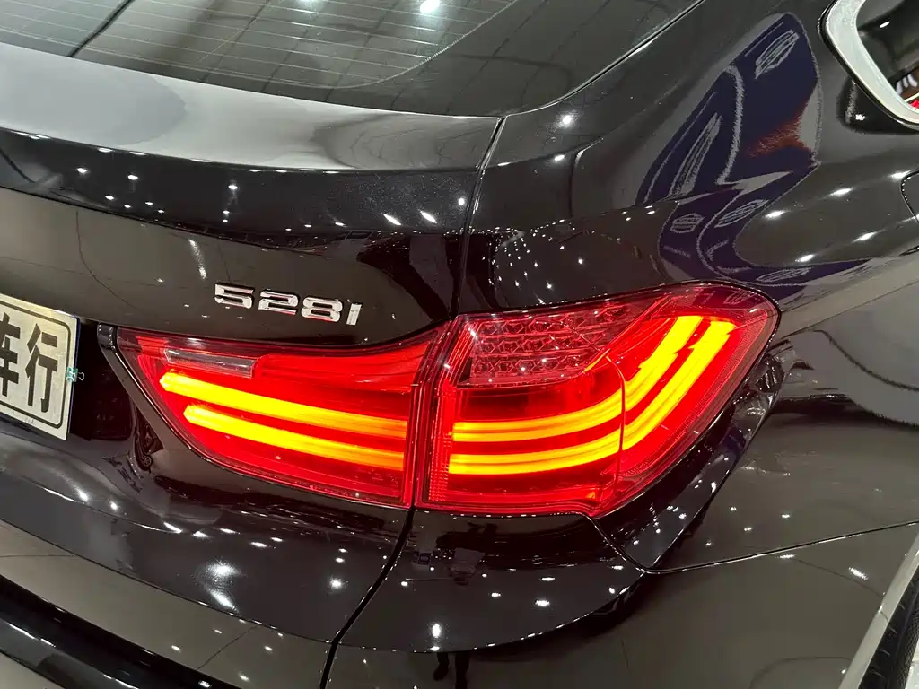 BMW 5 Series GT — миниатюра 27