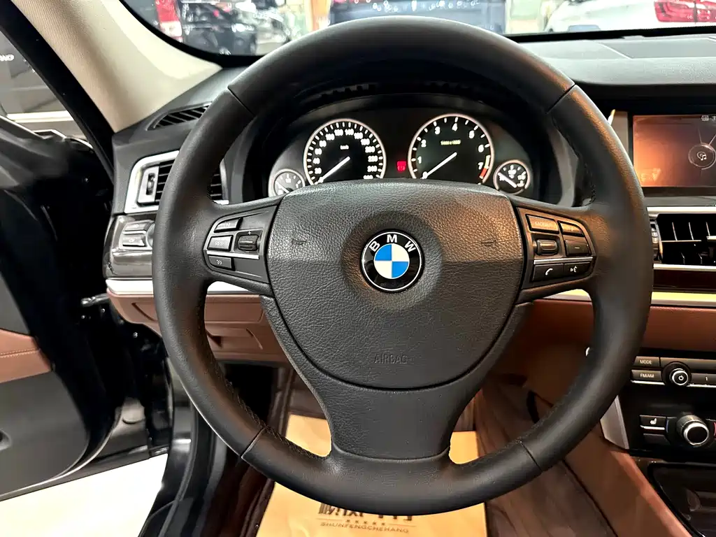 BMW 5 Series GT — миниатюра 12