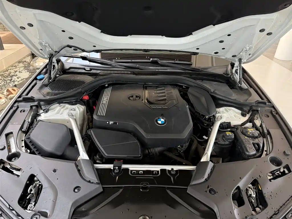BMW 5 Series — миниатюра 9