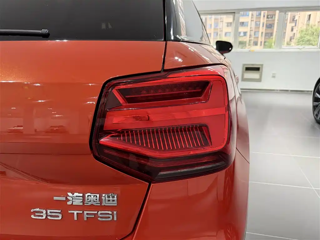 Audi Q2L — миниатюра 12
