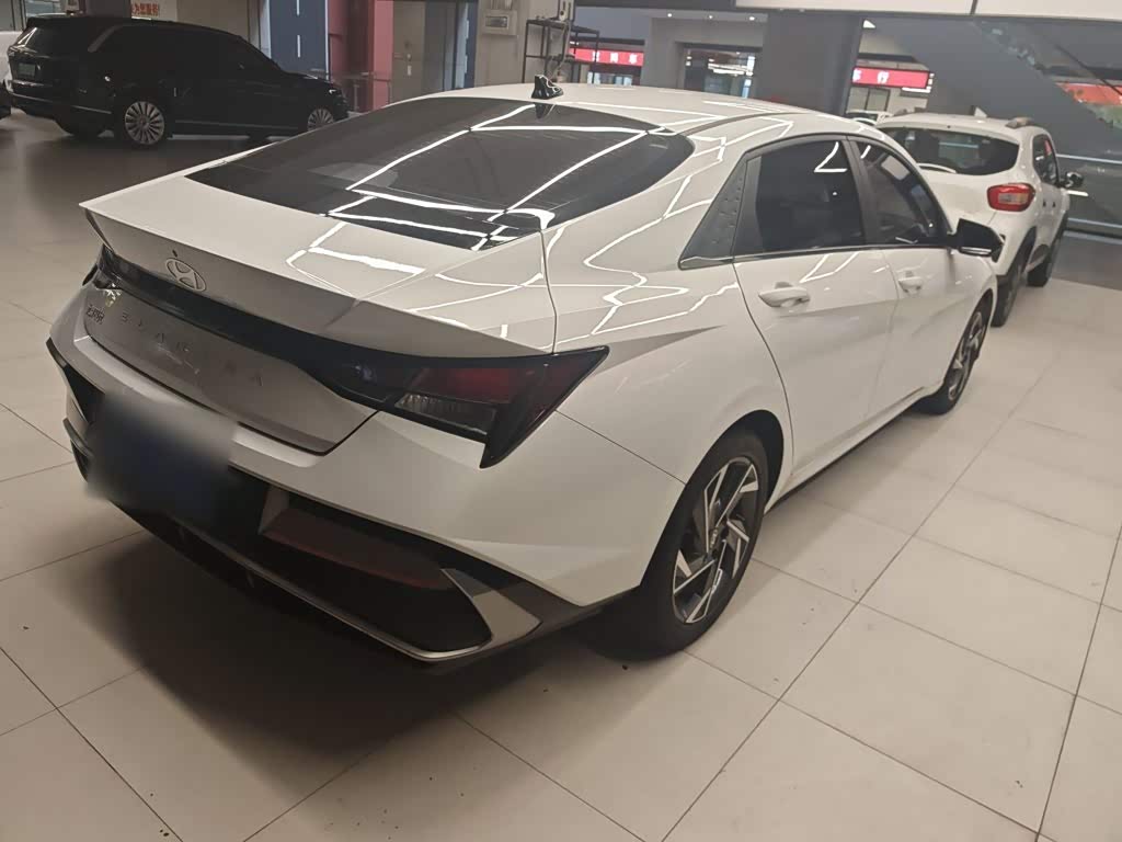 Hyundai Elantra 1.5 л 2024 г. Белый, пробег 44700 км