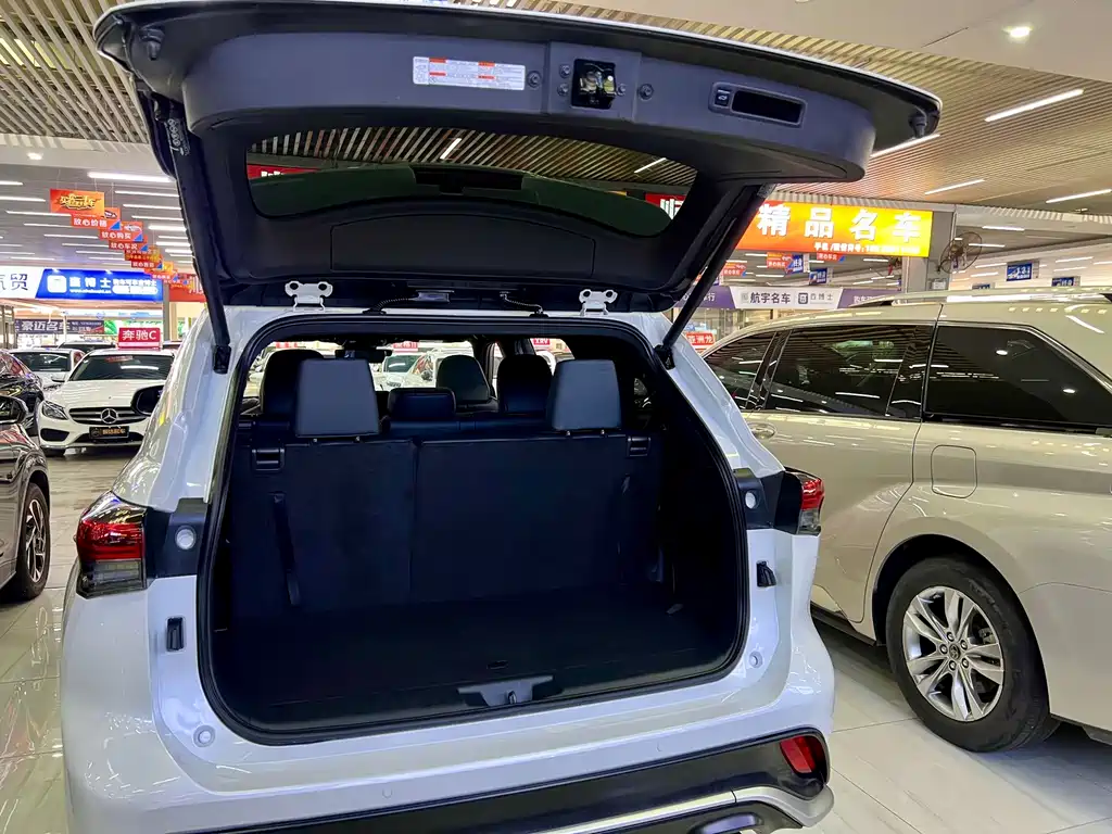Toyota Crown Kluger — миниатюра 18