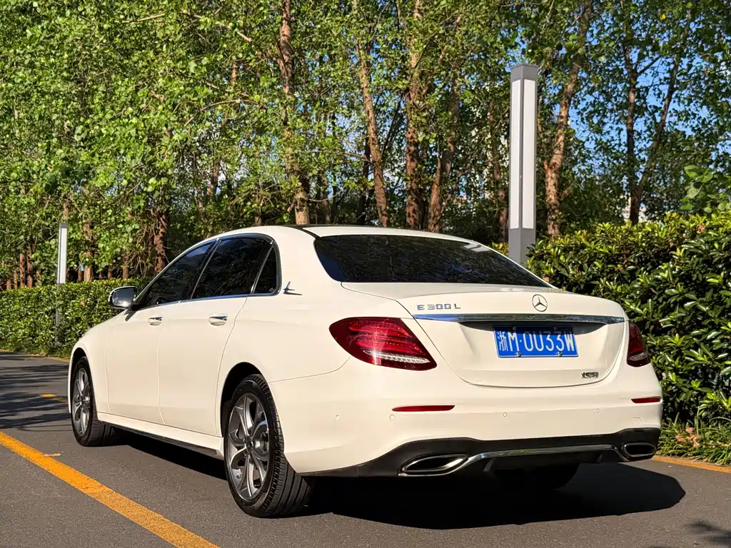 Mercedes-Benz E-Class — миниатюра 3