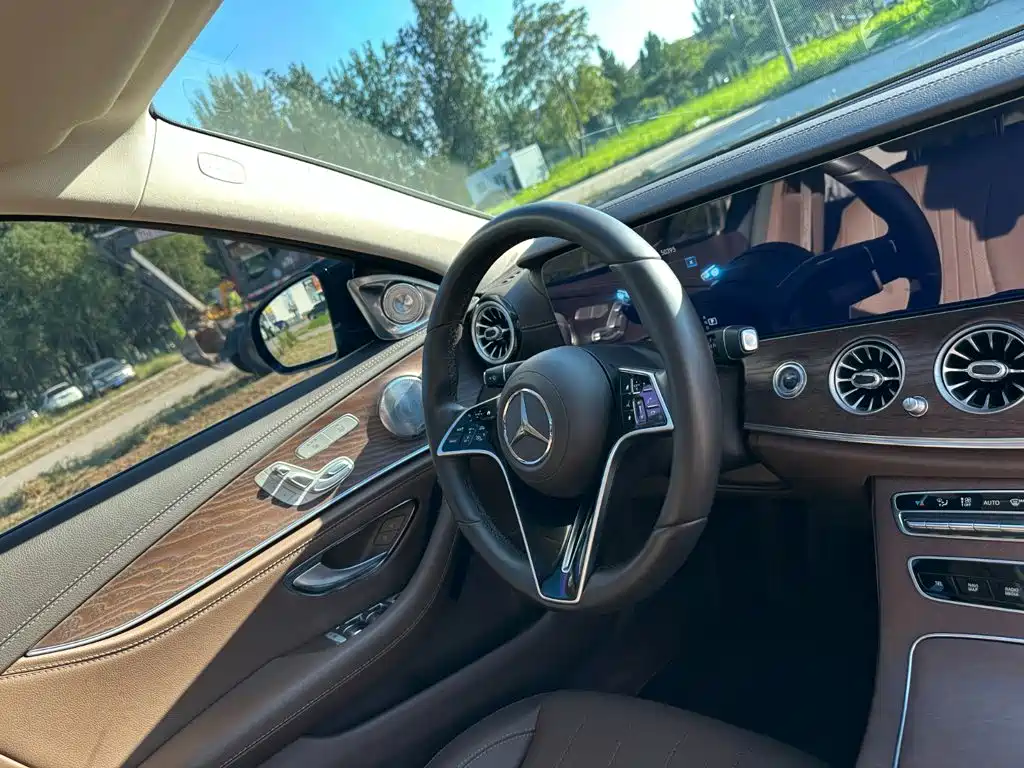 Mercedes-Benz E-Class — миниатюра 17