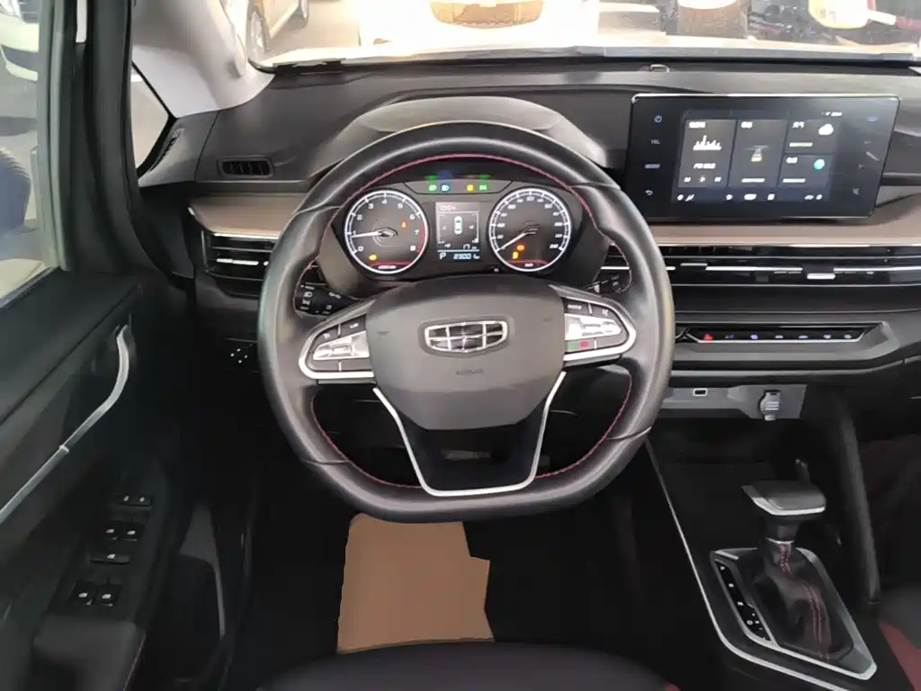 Geely Vision X3 — миниатюра 11