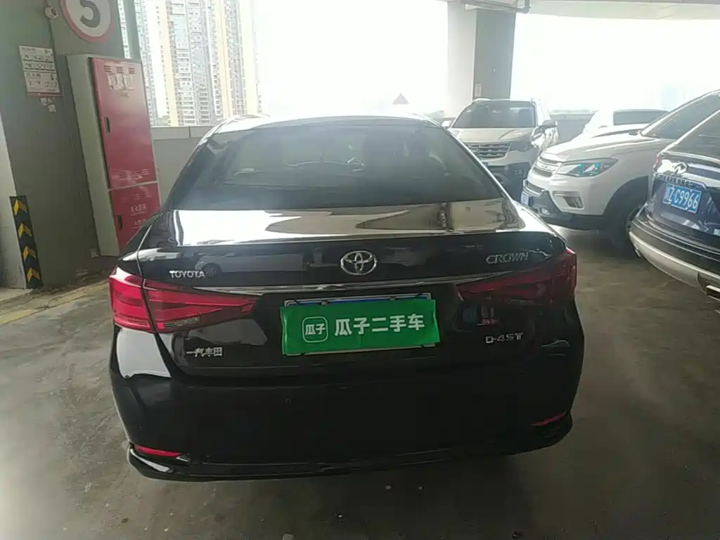 Toyota Crown — миниатюра 6