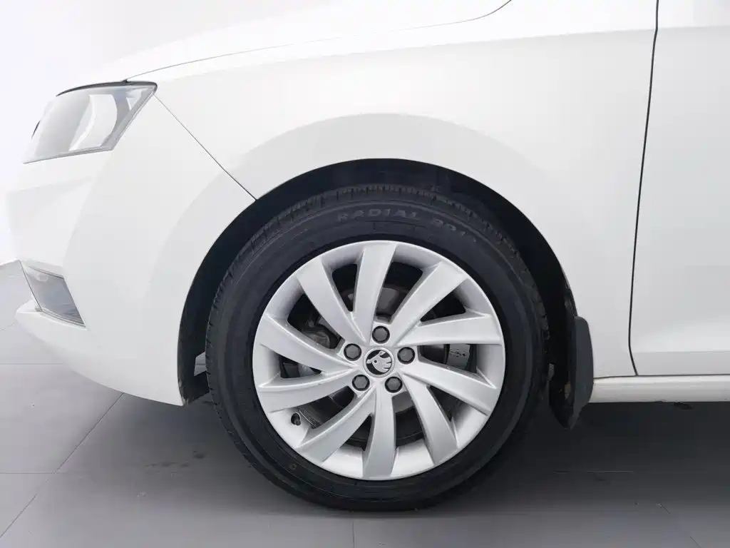 Skoda Rapid — миниатюра 17