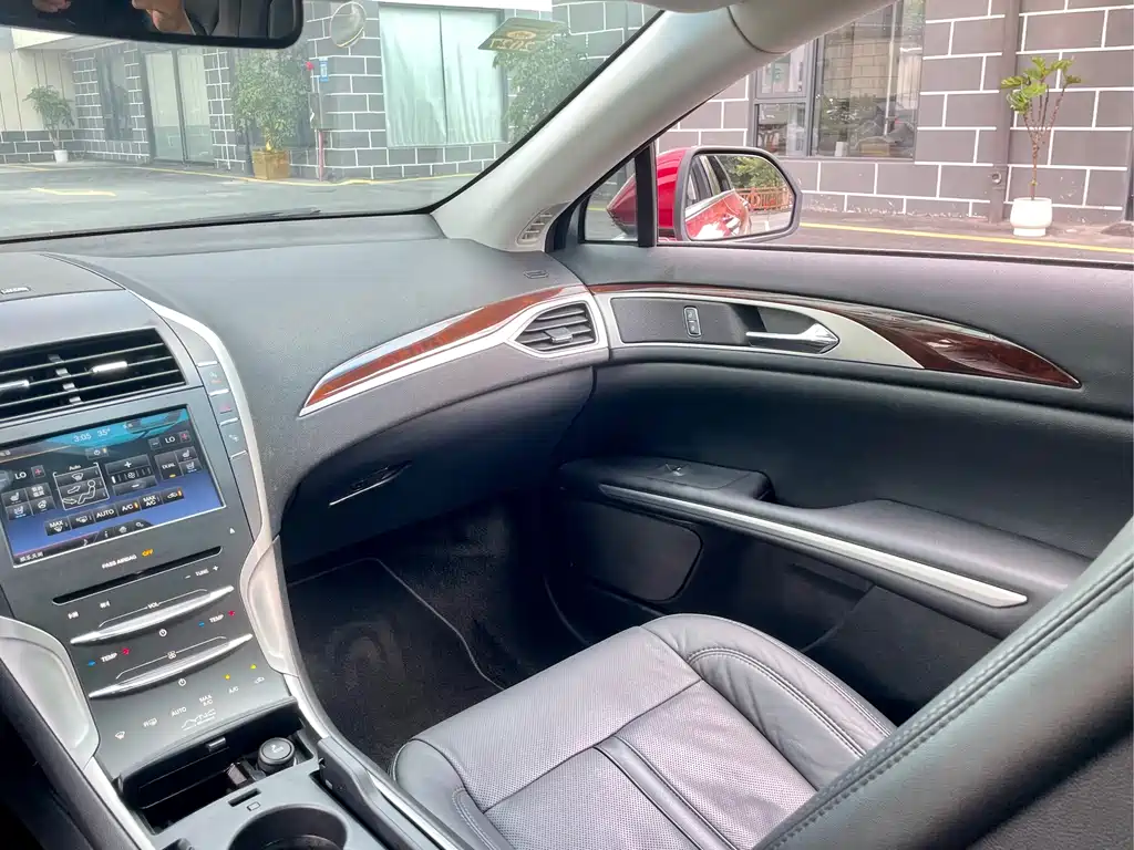 Lincoln MKZ — миниатюра 23