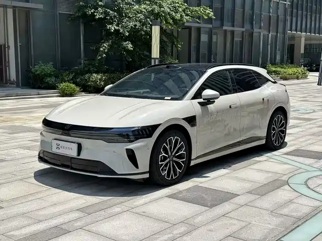 2025 Zeekr 007