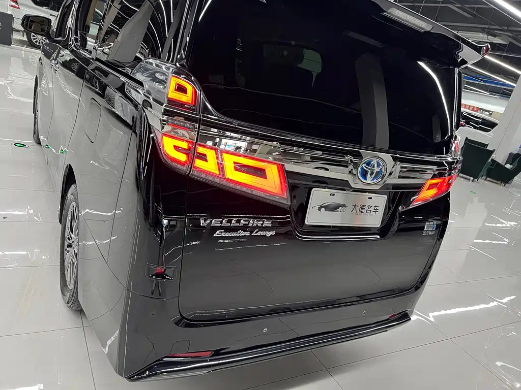Toyota Vellfire — миниатюра 7