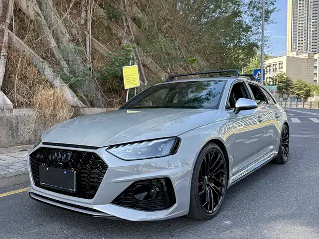 AUDI RS 4 2022