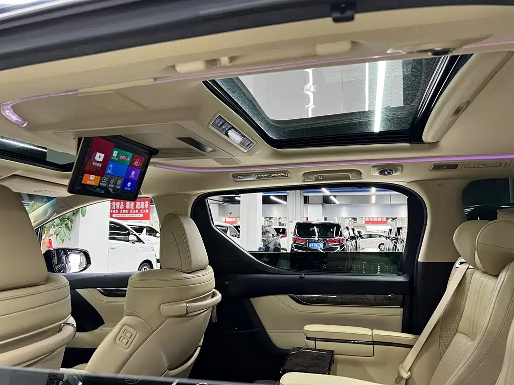 Toyota Vellfire — миниатюра 10