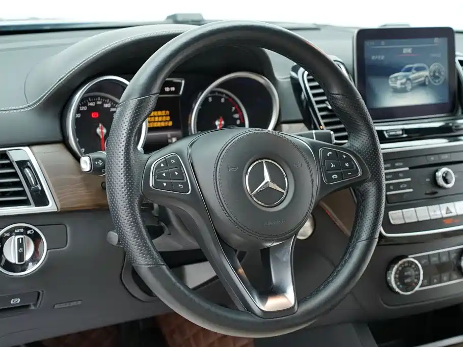 Mercedes-Benz GLS — миниатюра 9
