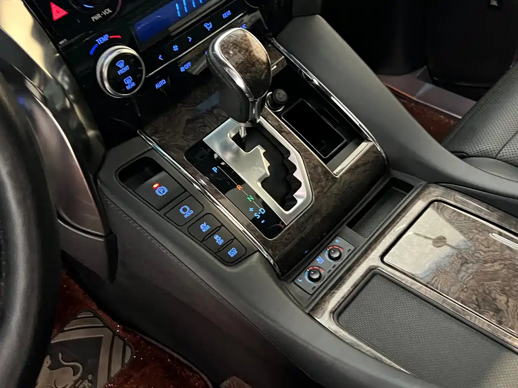 Toyota Alphard — миниатюра 14