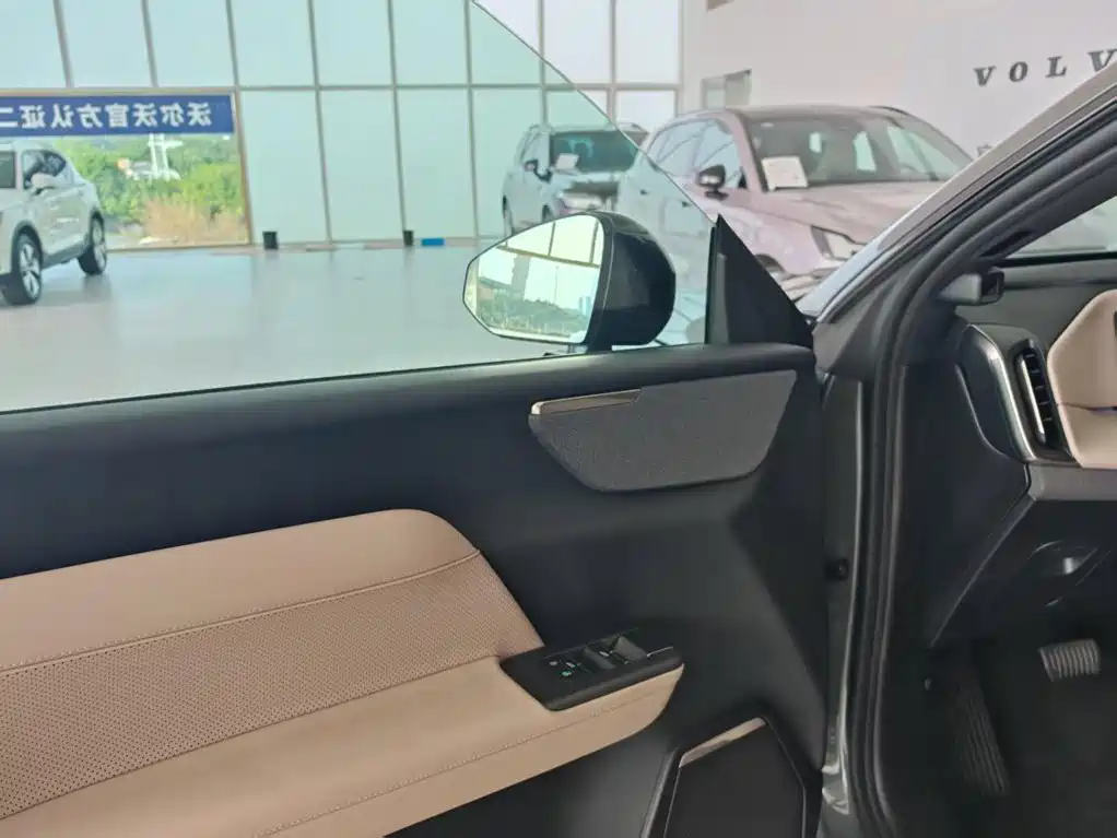 Volvo XC70 PHEV — миниатюра 10