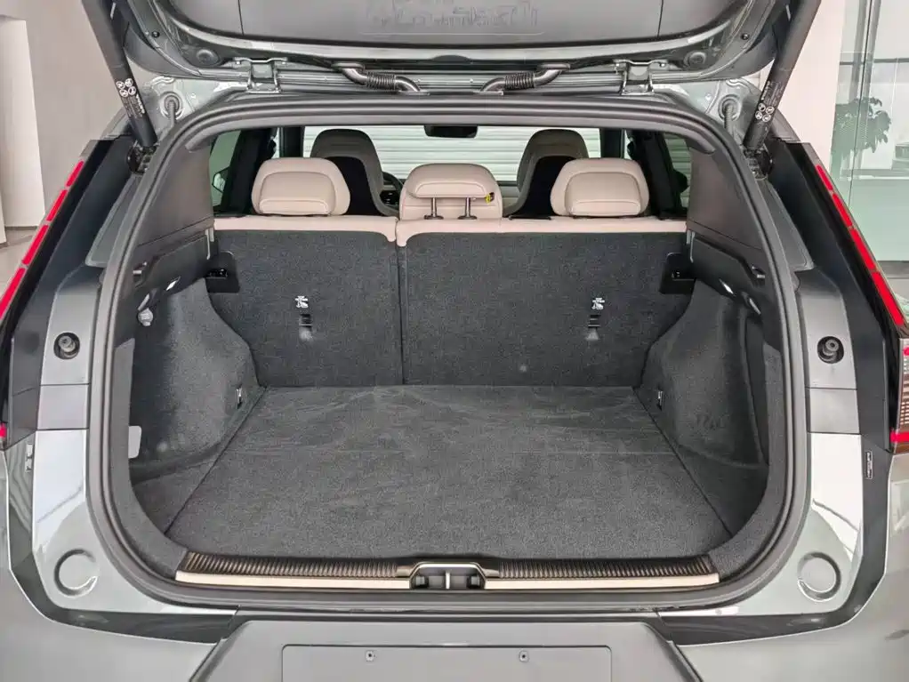 Volvo XC70 PHEV — миниатюра 18