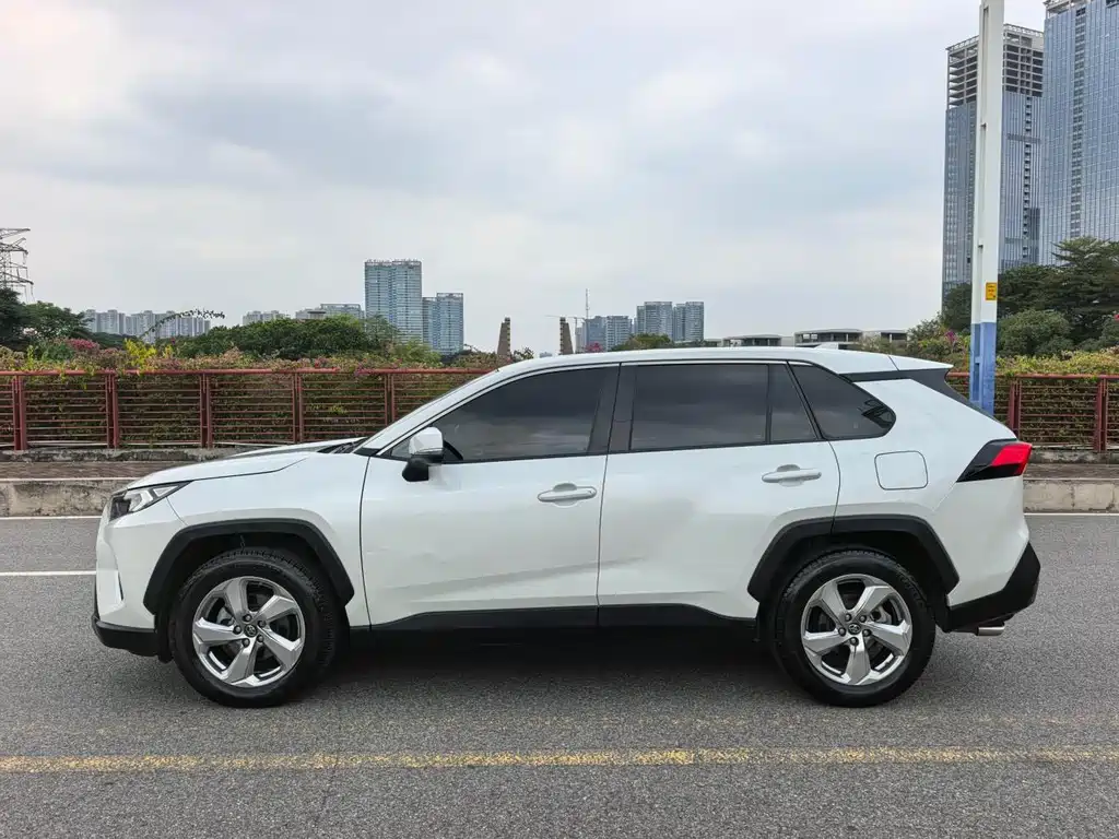 Toyota RAV4 — миниатюра 22