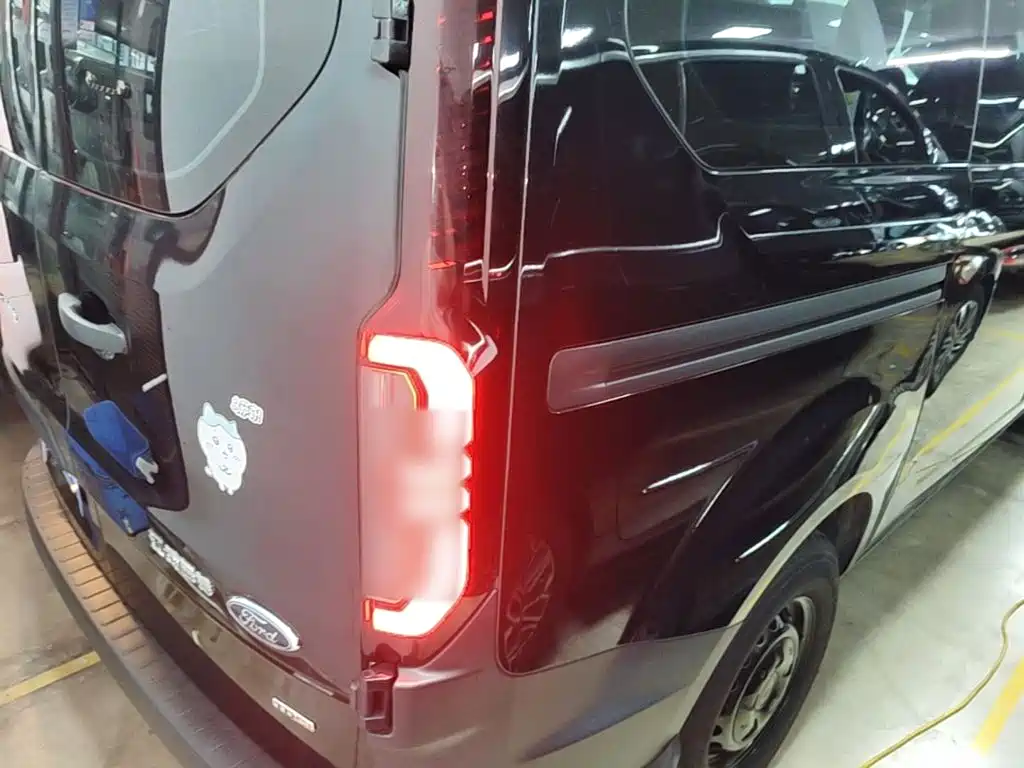 Ford Transit — миниатюра 8
