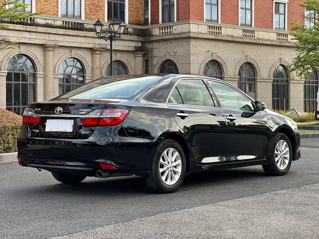 Toyota Camry — миниатюра 6