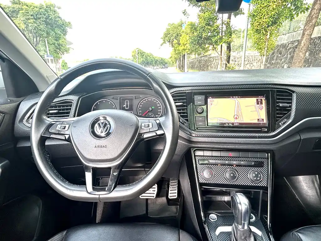 Volkswagen T-Roc — миниатюра 16