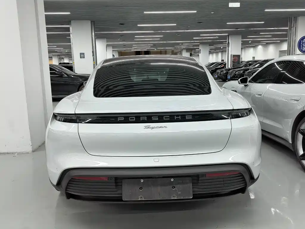 Porsche Taycan — миниатюра 13