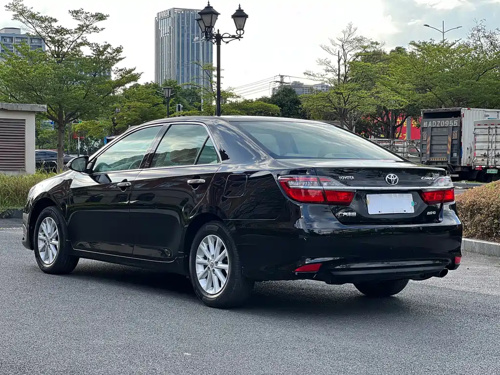 Toyota Camry — миниатюра 4