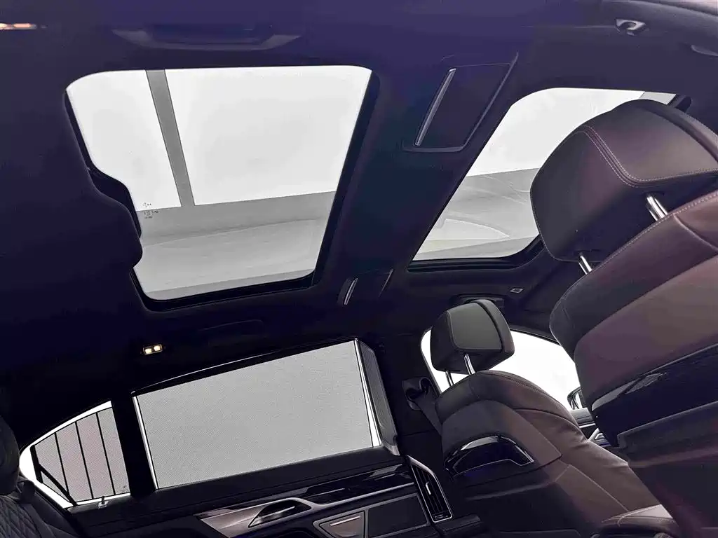 BMW 7 Series — миниатюра 22