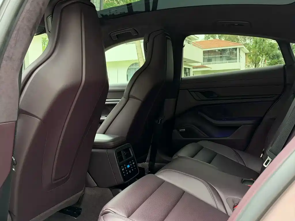 Porsche Taycan — миниатюра 6