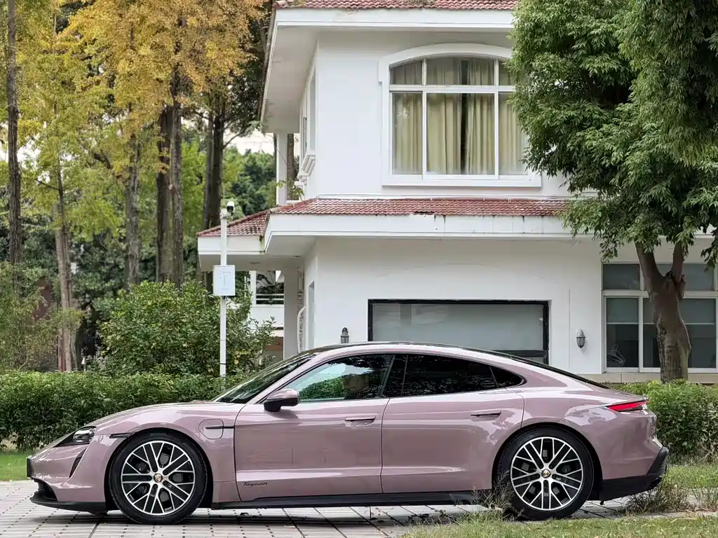 Porsche Taycan — миниатюра 3