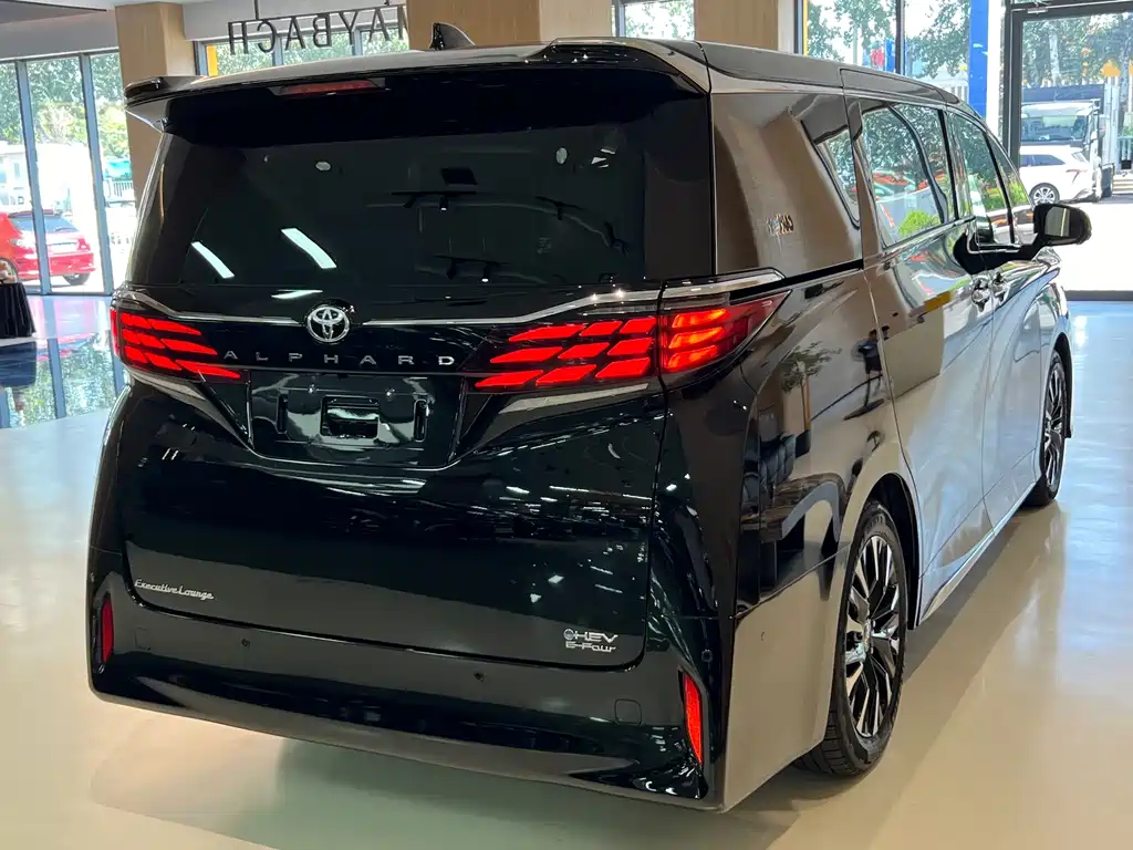 Toyota Alphard — миниатюра 22