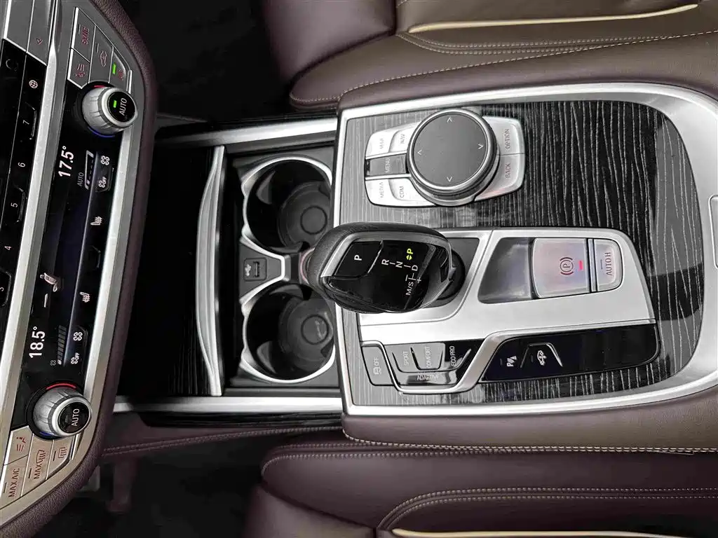 BMW 7 Series — миниатюра 13