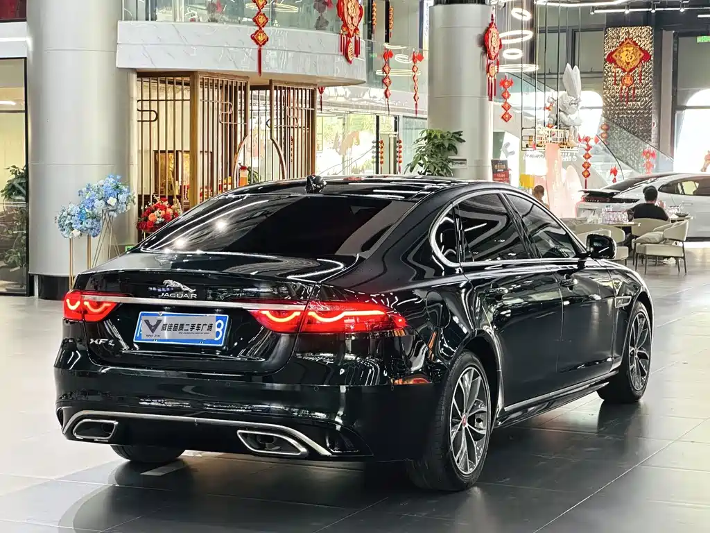 Jaguar XFL — миниатюра 7