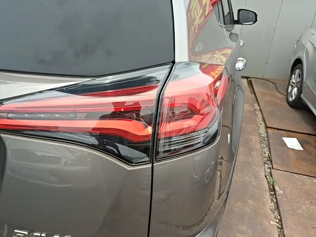 Toyota RAV4 2018 2.5L AT Elite i