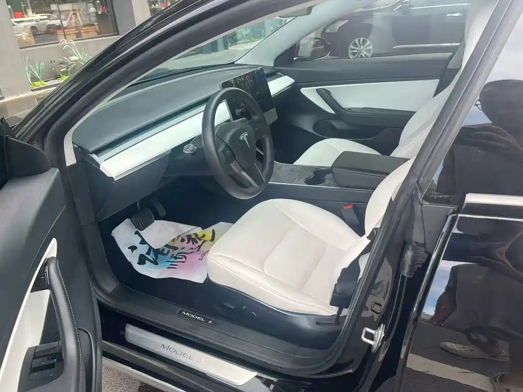 Tesla Model 3 — миниатюра 4