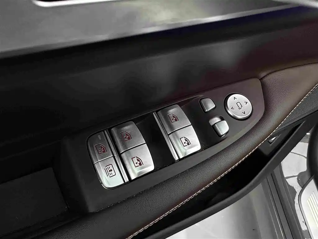 BMW 7 Series — миниатюра 26
