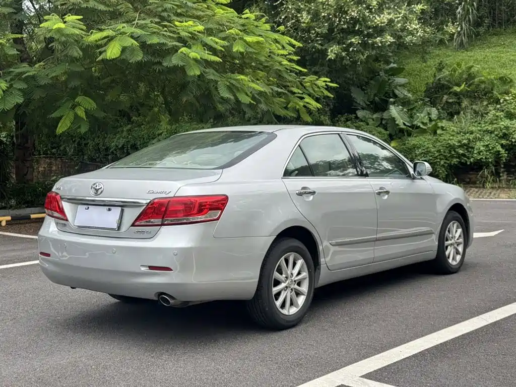 Toyota Camry — миниатюра 12