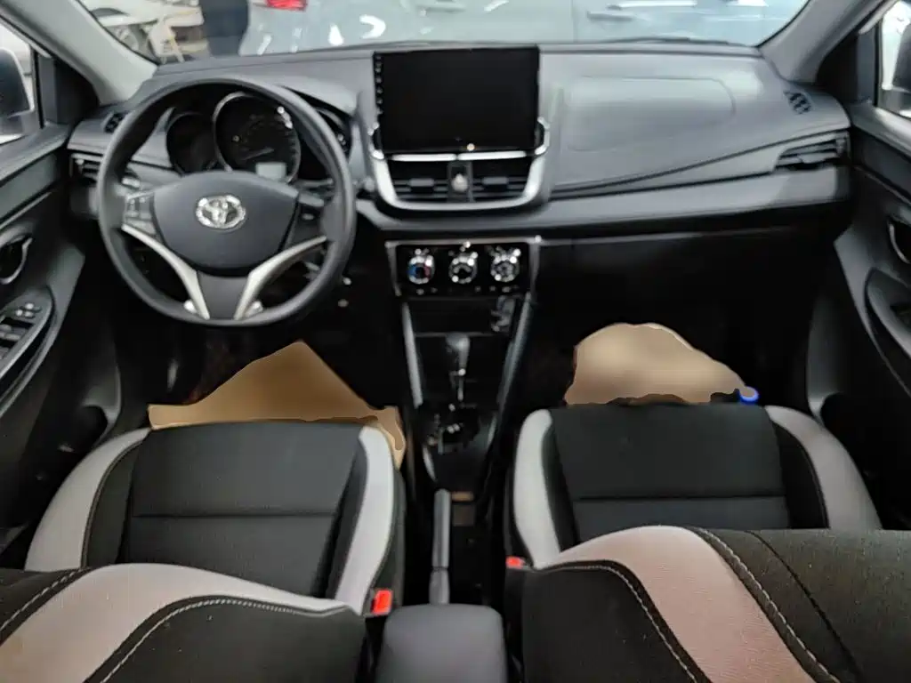Toyota Yaris L — миниатюра 10